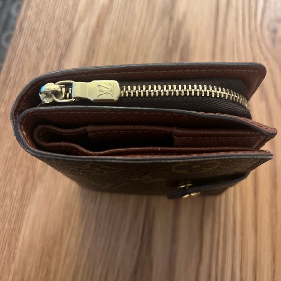 Louis Vuitton Monogram Compact Wallet - Picture 4 of 13